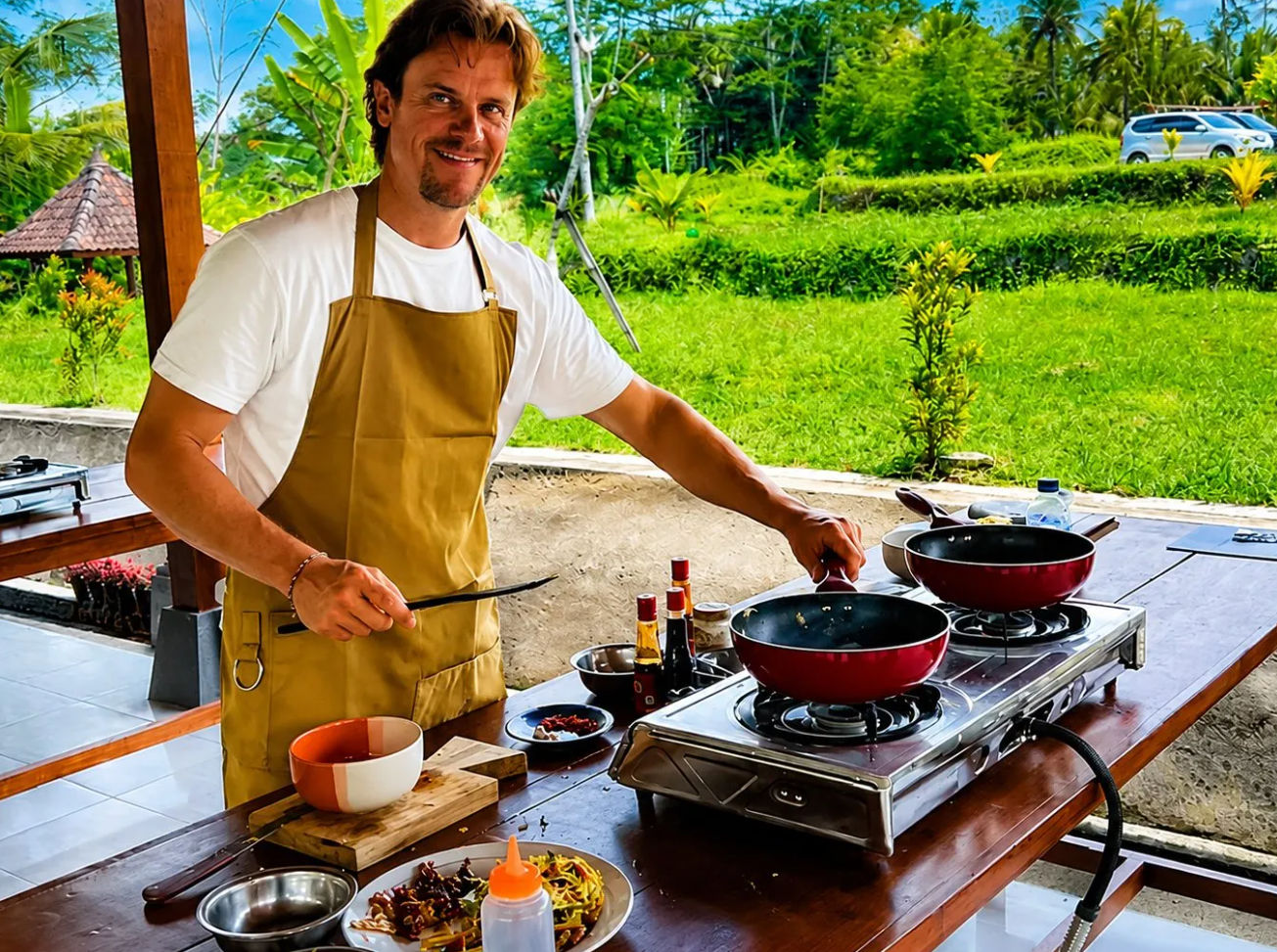 Ubud Morning Market Tour & Authentic Balinese Cooking Class with Rice Field Views