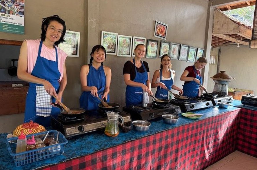 Authentic Balinese Cooking Class with Market & Rice Field Experience