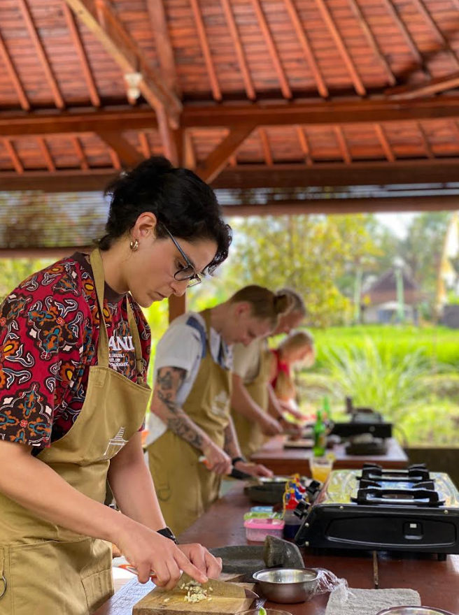 Ubud Morning Market Tour & Authentic Balinese Cooking Class with Rice Field Views