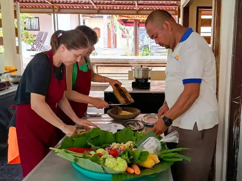 Uluwatu Local Market Tour & Authentic Balinese Cooking Class