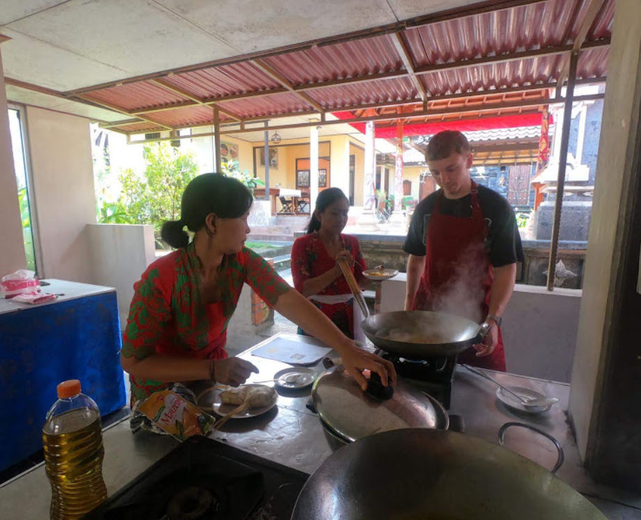 Uluwatu Local Market Tour & Authentic Balinese Cooking Class