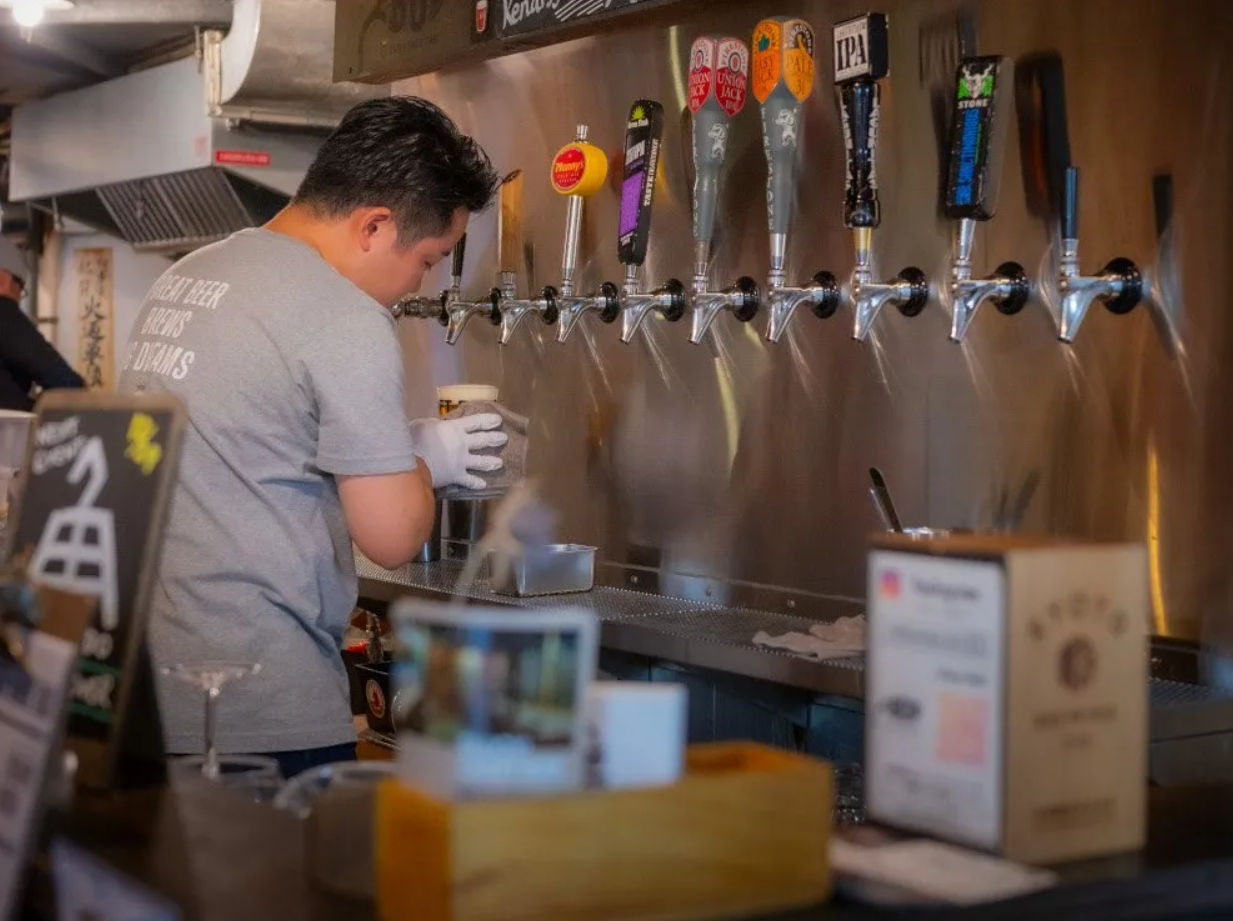 Umeda Craft Beer & Bar-Hopping Experience