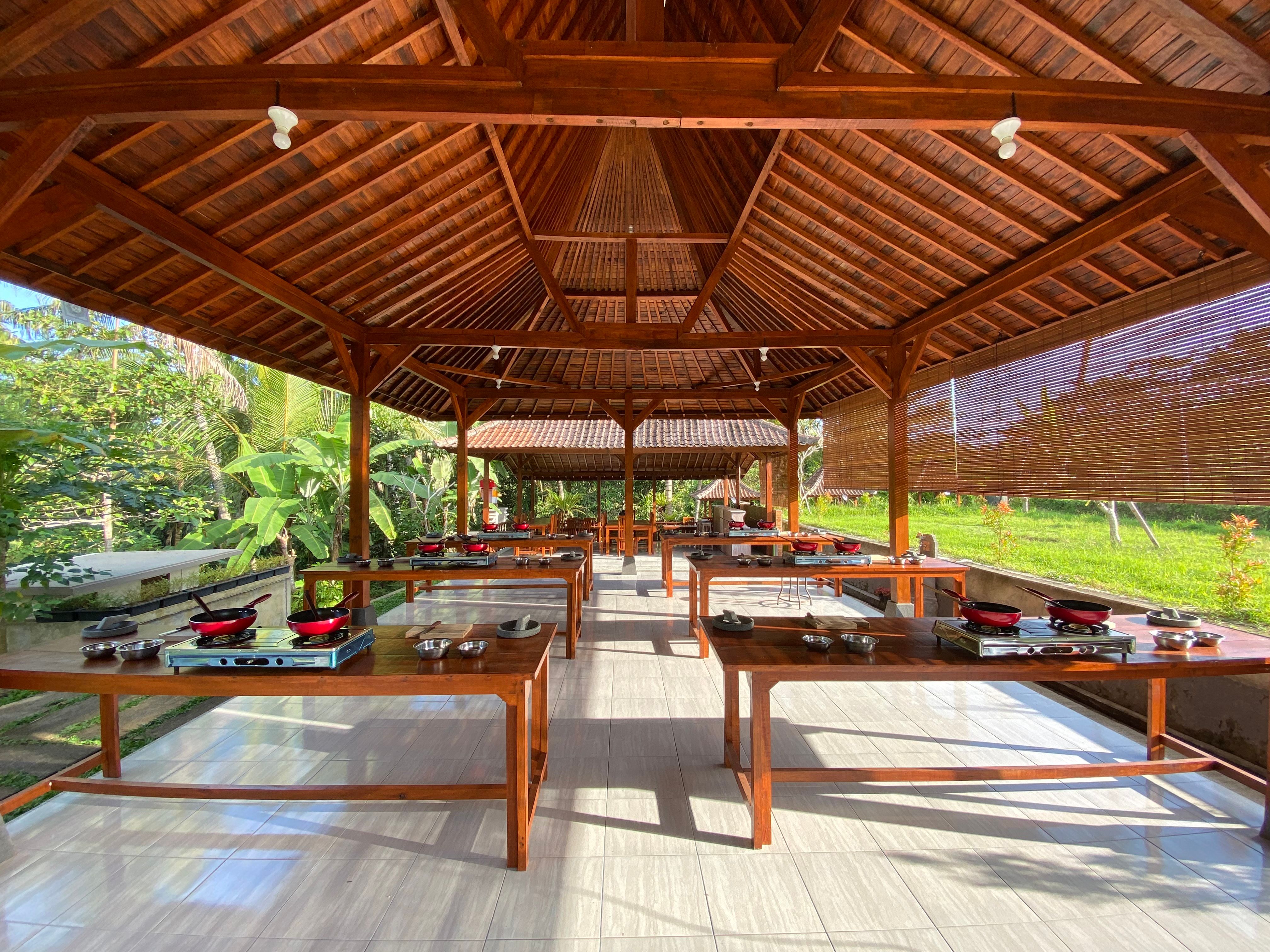 Balinese Cooking Class in Organic Farm with Traditional Market Tour