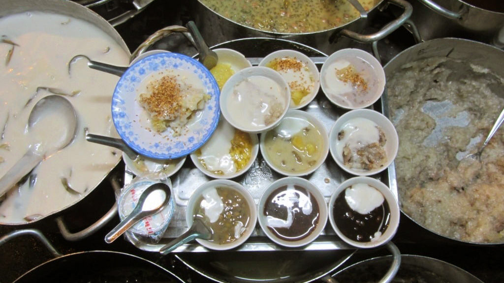 Vegan Food Tour on Scooter with Passionate Girl Riders