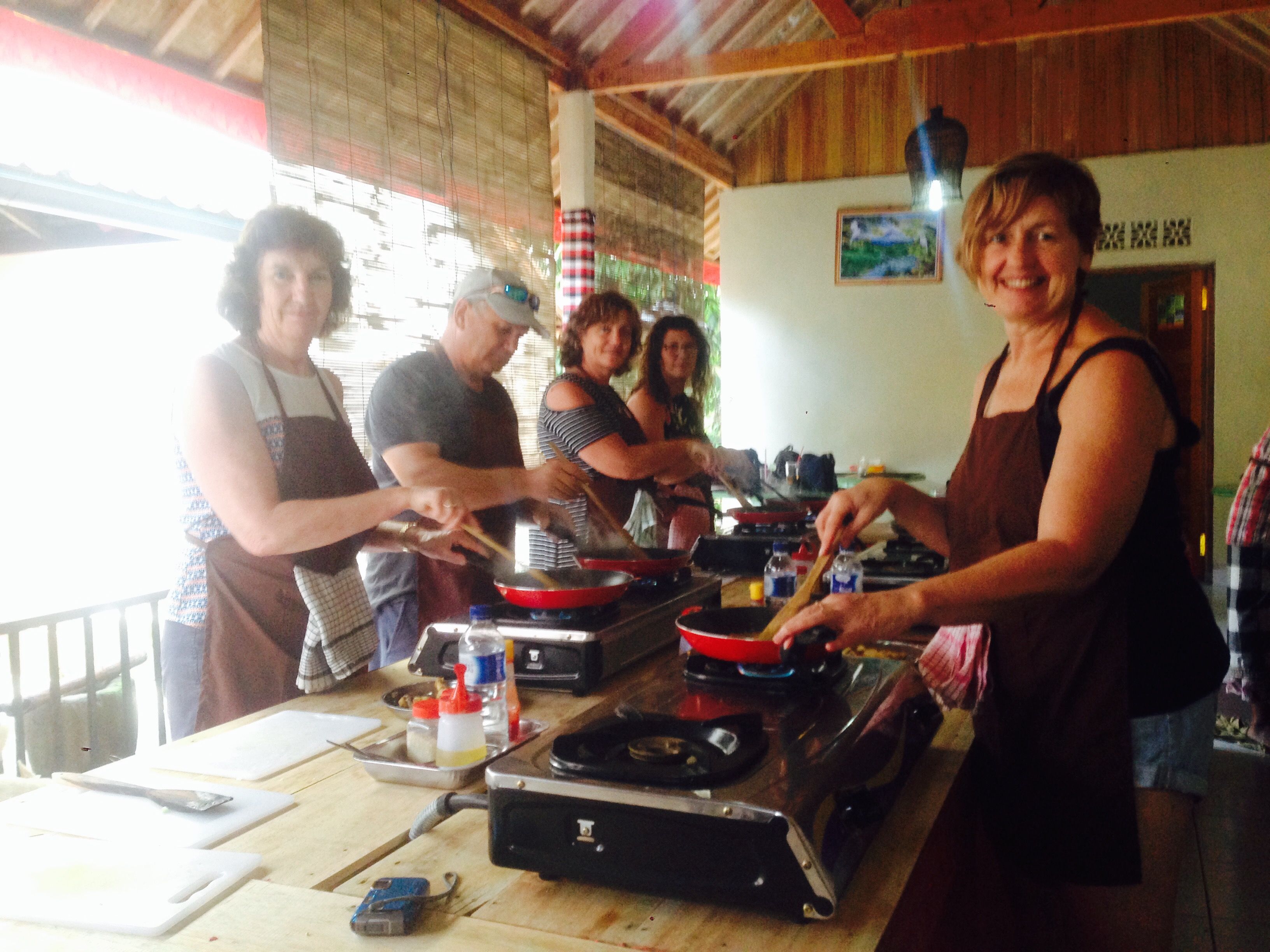 Market Tour + Cooking Class + Rice Paddies Visit + Lunch at Balinese House - (Solo Partcipants)