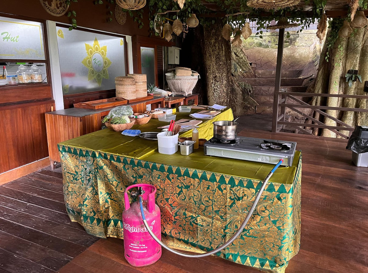 Balinese Market Tour and Cooking Class in a Tropical Garden Kitchen