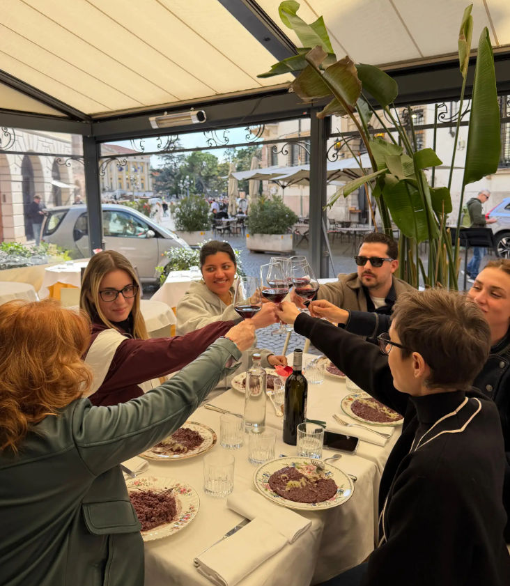 Verona: Gourmet Food Tour with Dinner, Wine & Gelato Experience