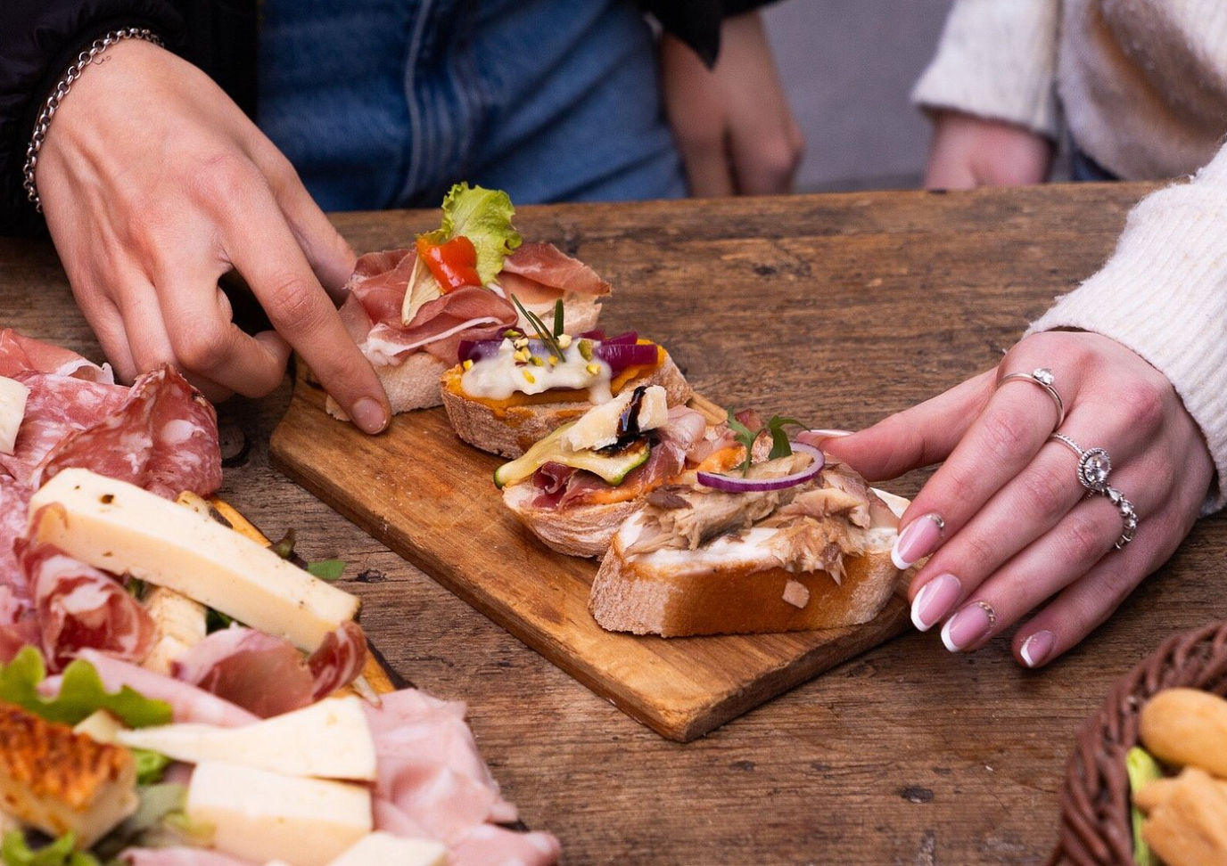 Verona: Gourmet Food Tour with Dinner, Wine & Gelato Experience