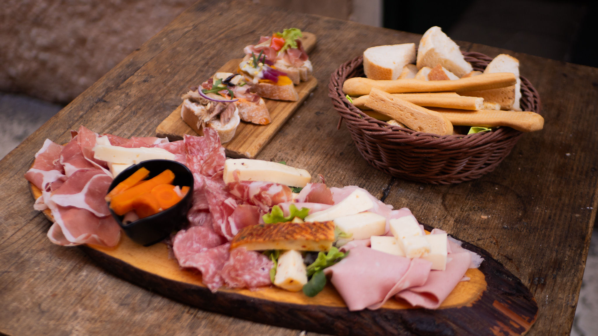 Verona: Gourmet Food Tour with Dinner, Wine & Gelato Experience