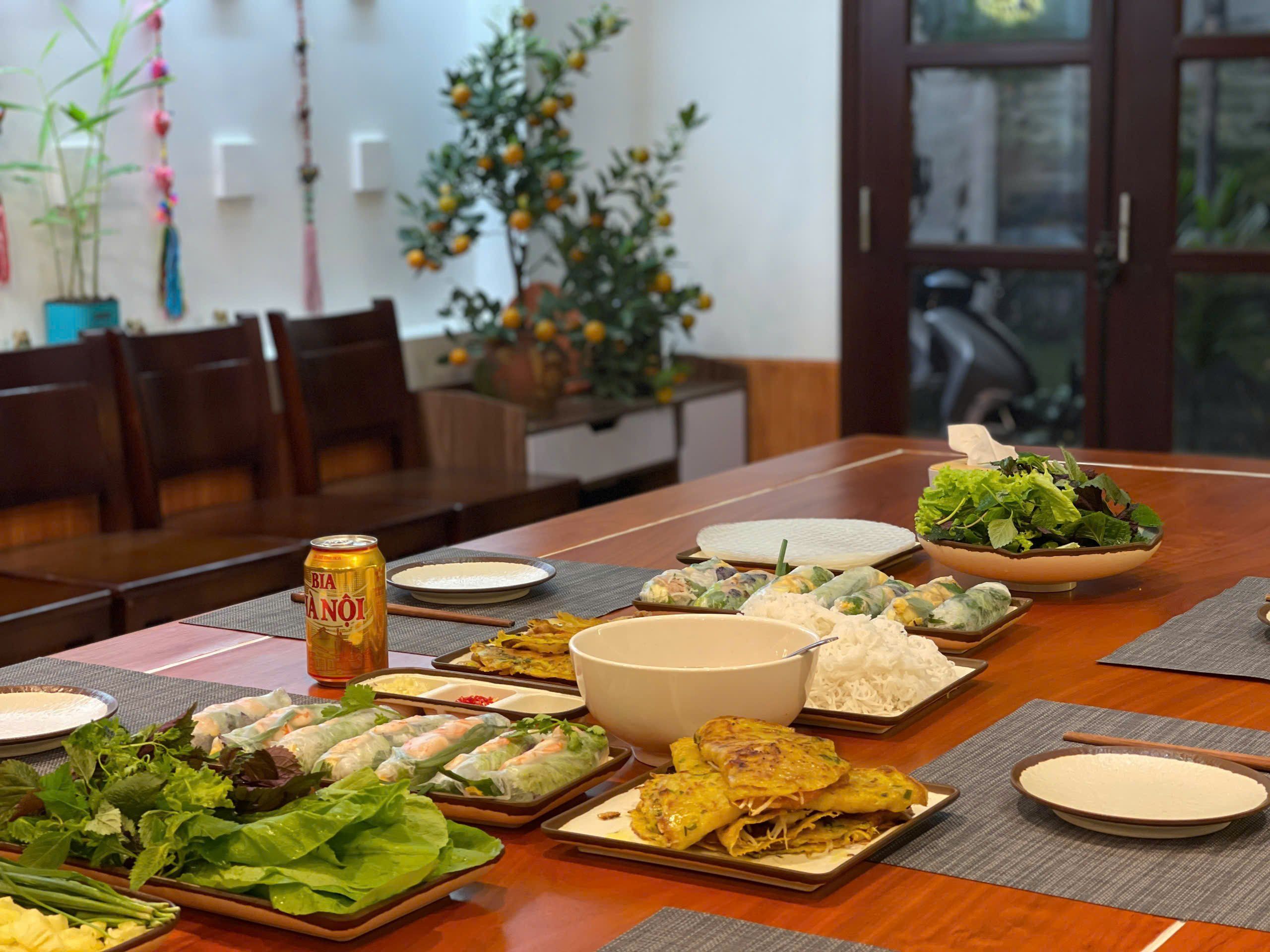 From Market to Home Kitchen: Vietnamese Cooking Class with Bánh Xèo & Salt Coffee