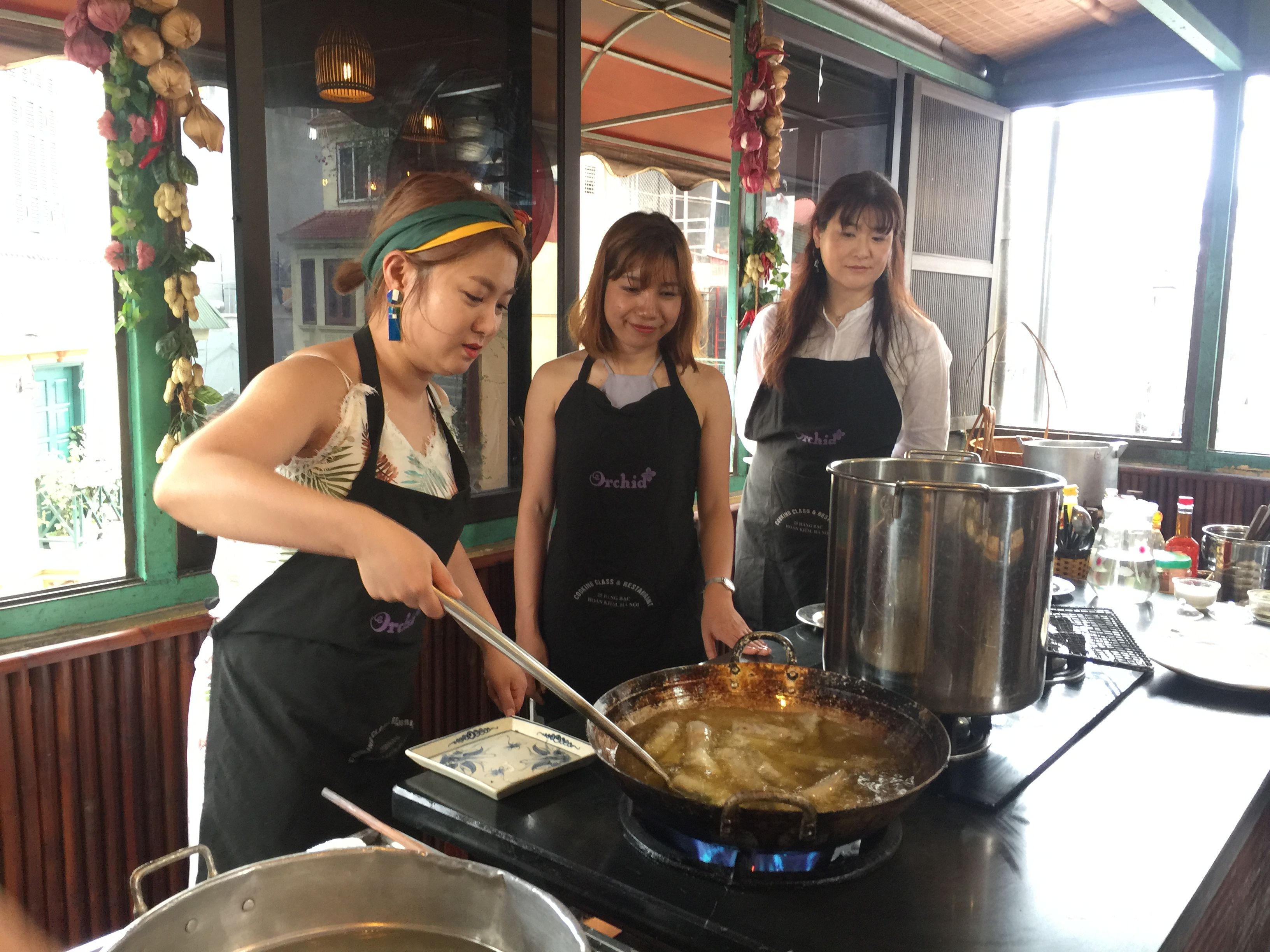 orchid-cooking-class-restaurant-vietnamese-cooking-class-market