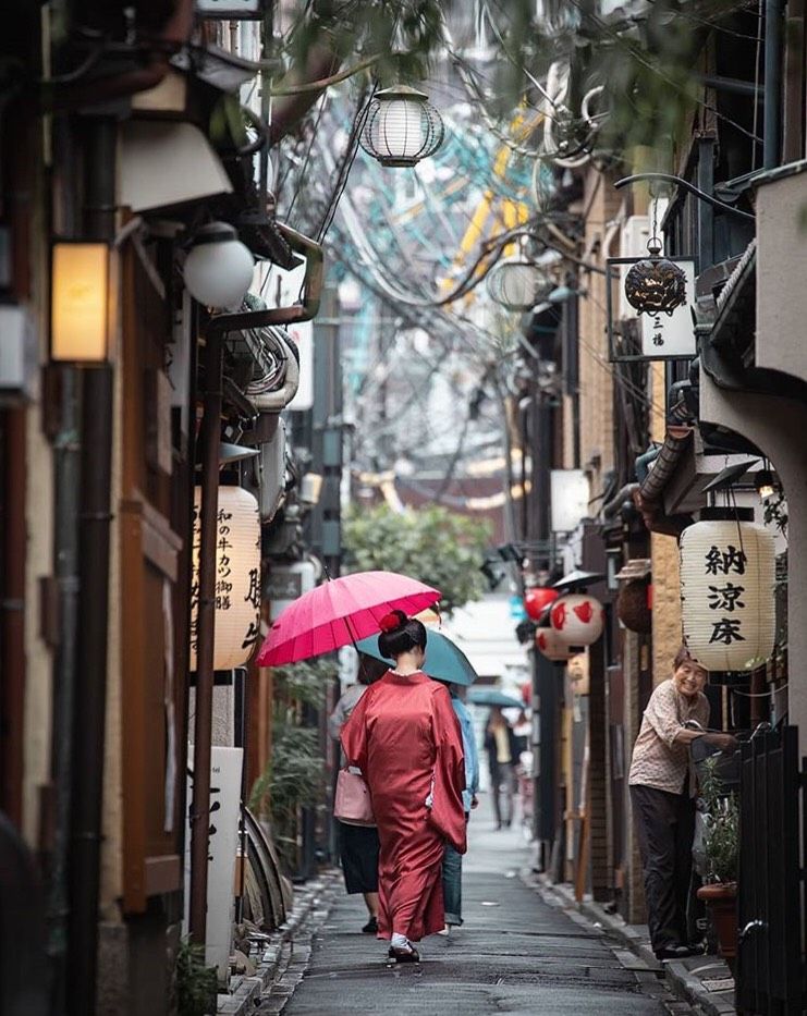 Food Tour in Kyoto Nishiki Market, Pontocho and Gion Geisha District