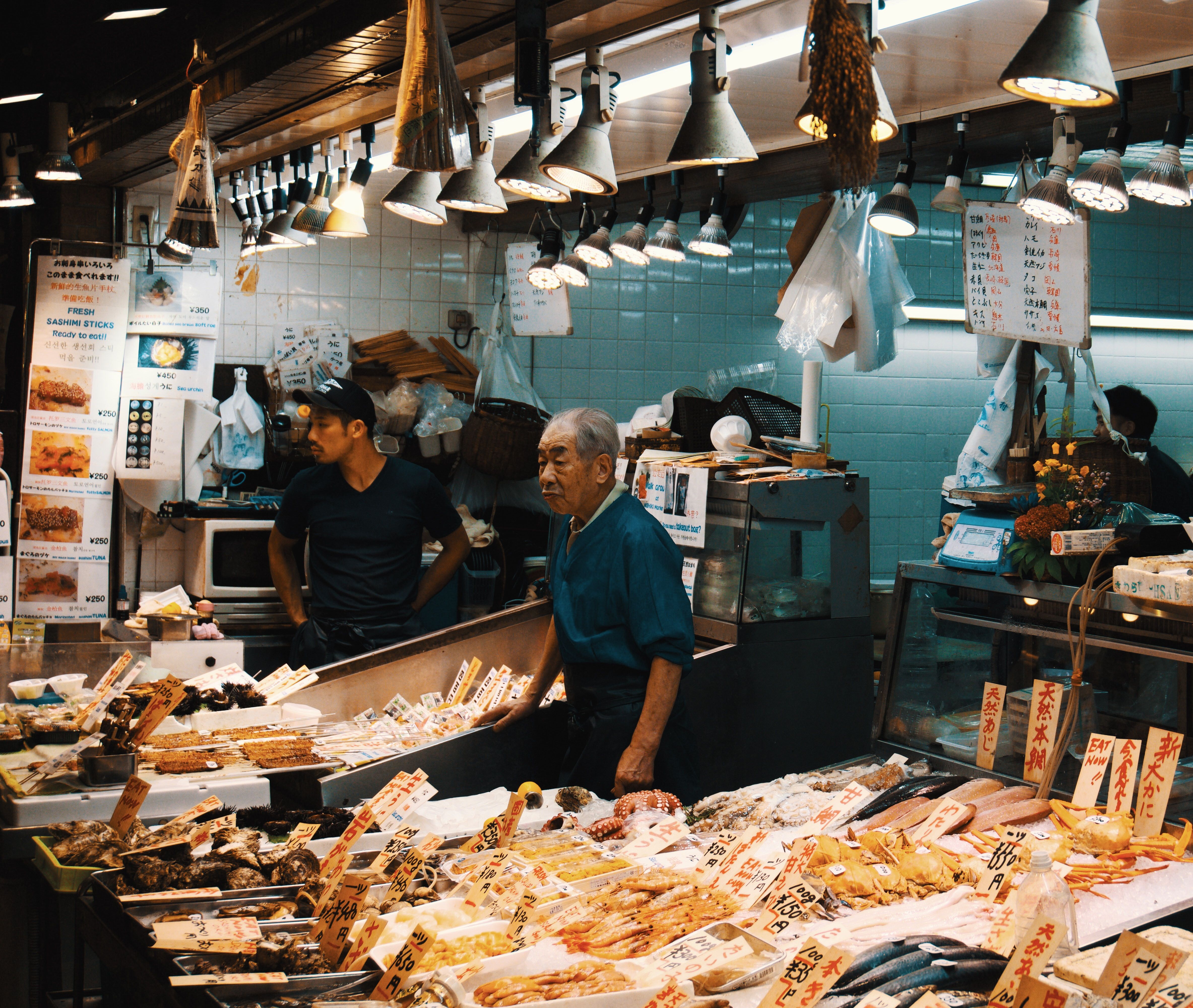 tsukiji fish market tourist
