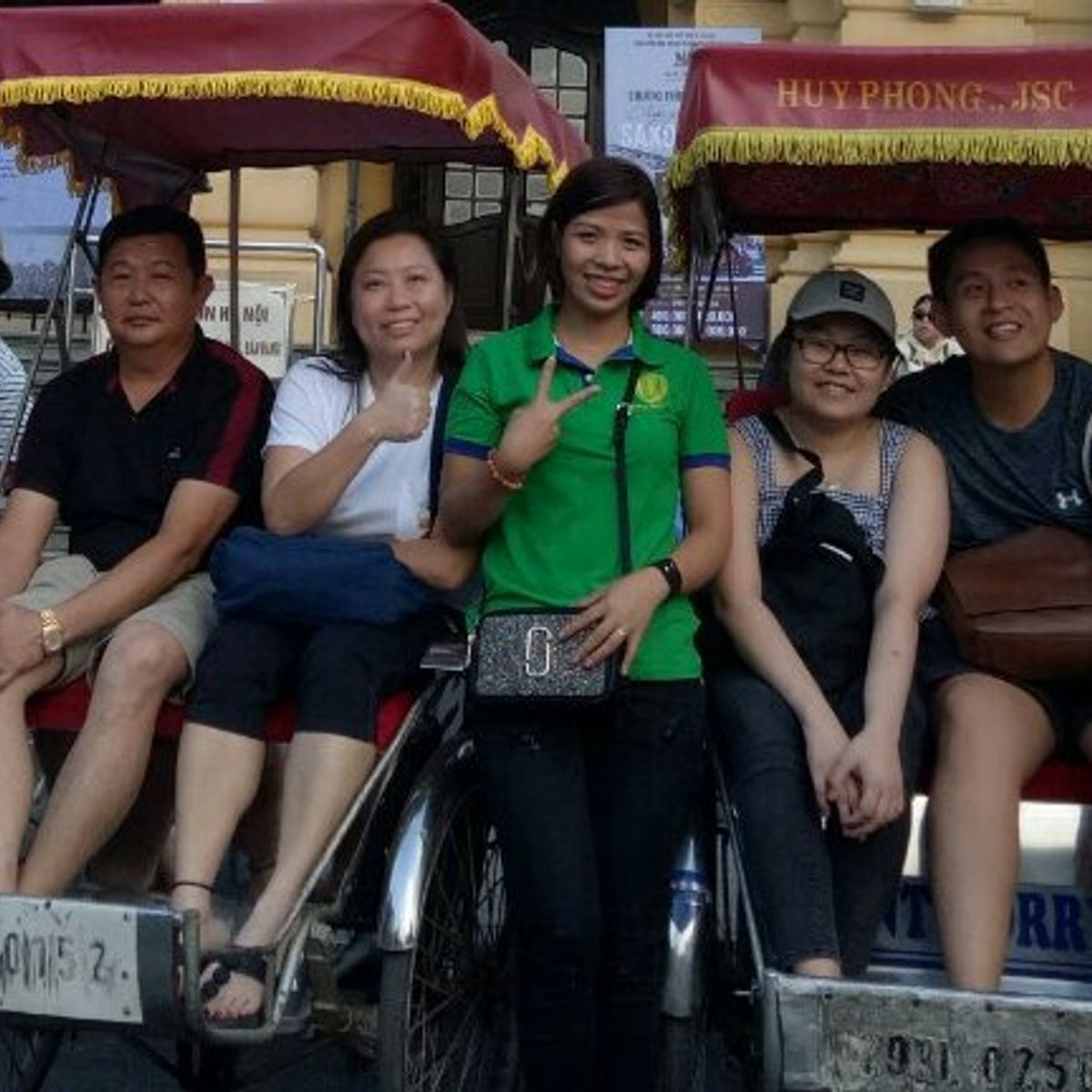 1-Hour Cyclo (Xích Lô/Rickshaw) + Street Food Walking Tour + 30-Minute Foot Massage