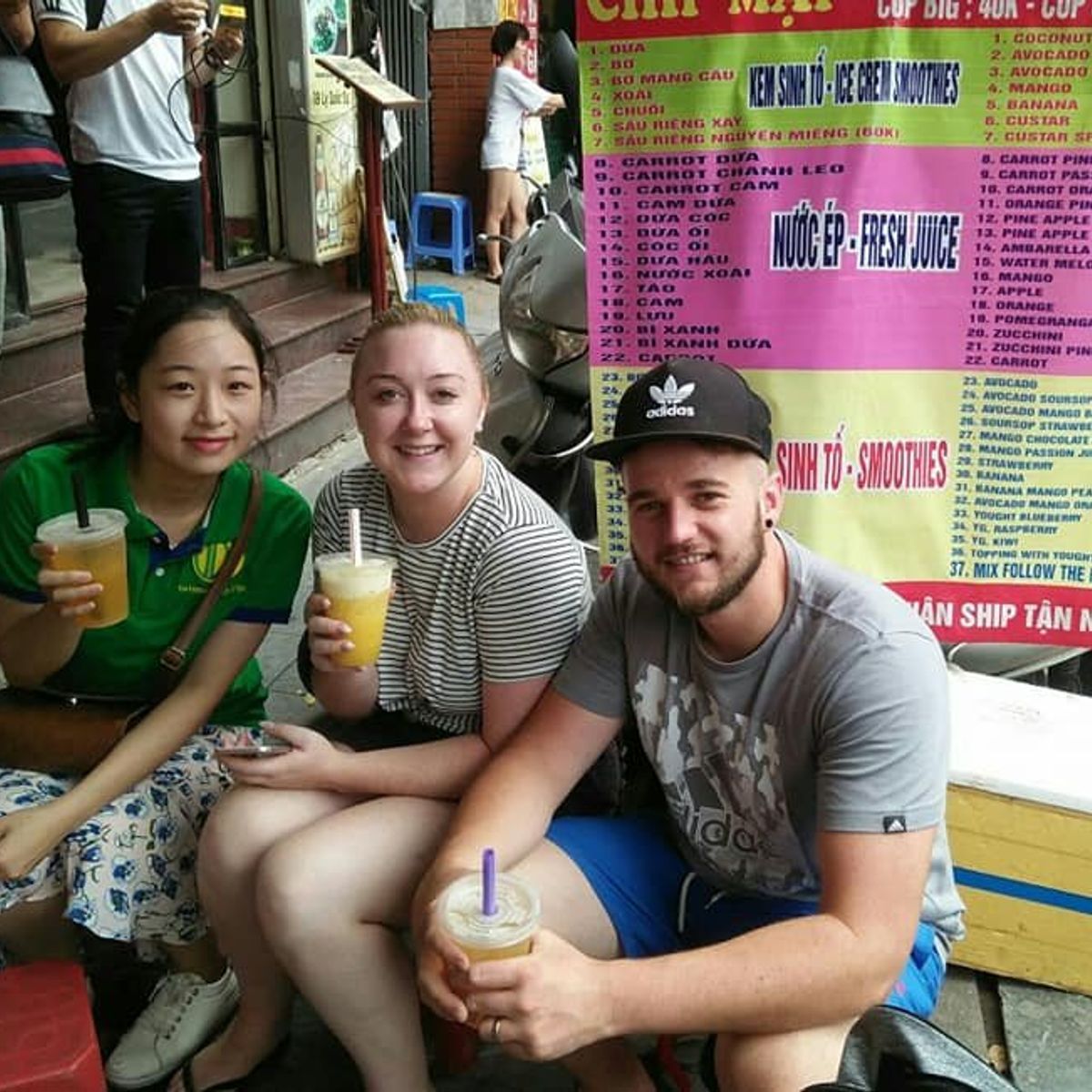 1-Hour Cyclo (Xích Lô/Rickshaw) + Street Food Walking Tour + 30-Minute Foot Massage