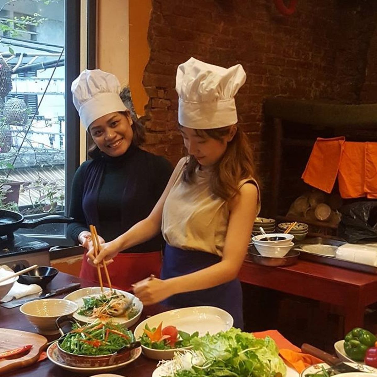 1 Hour Seating on Cyclo + 3 Hour Cooking with Professional Chef