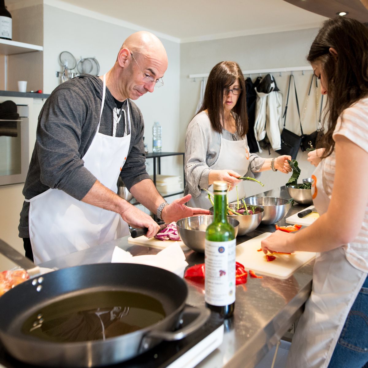 Florence Dinner Deluxe Cooking Class: Italian 4 Course Dinner with Wine