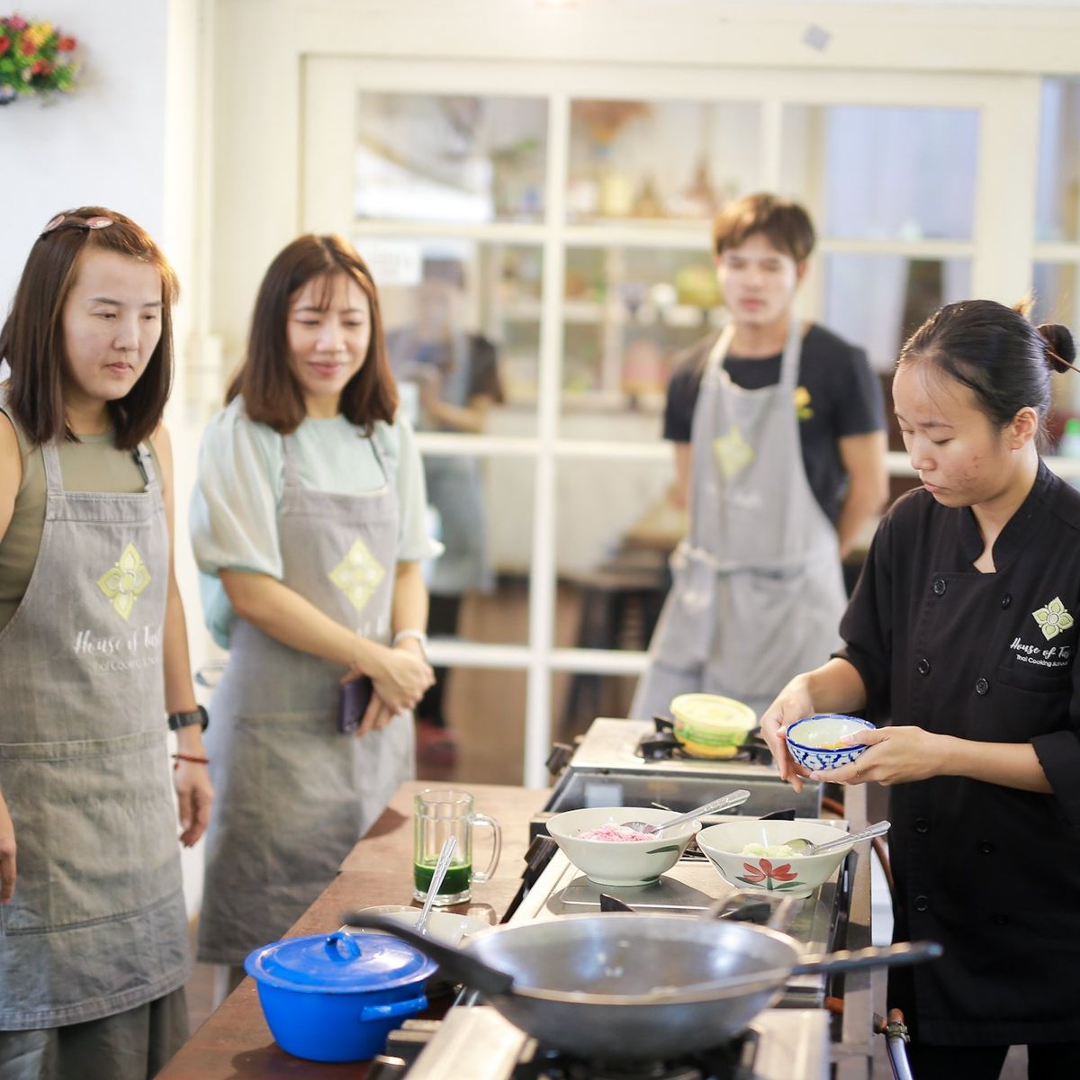 4-Dish Cooking Class Bangkok & Morning Market Tour