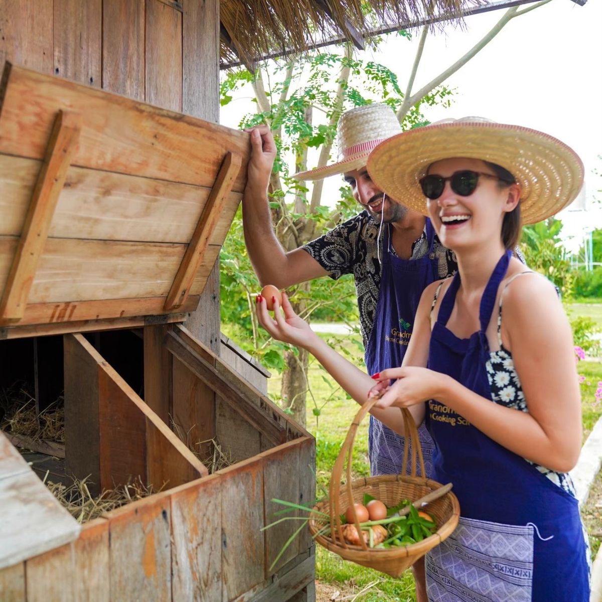 Cours de l'après-midi dans un pavillon traditionnel avec un magnifique jardin