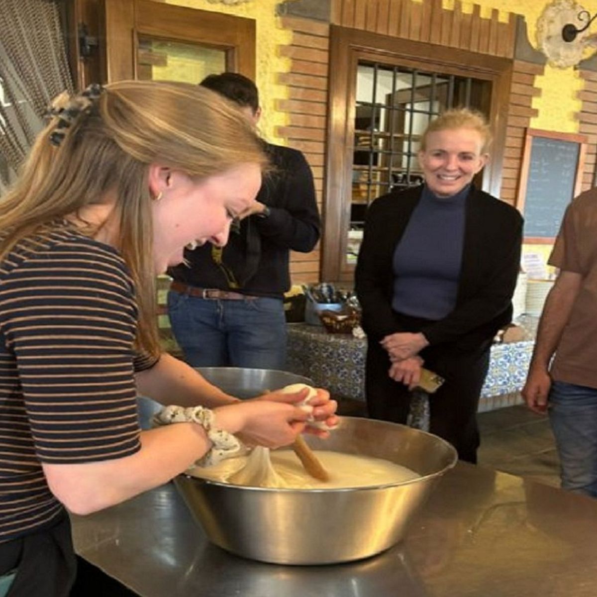 Pasta, Mozzarella and Tiramisu Cooking Class in Amalfi Coast