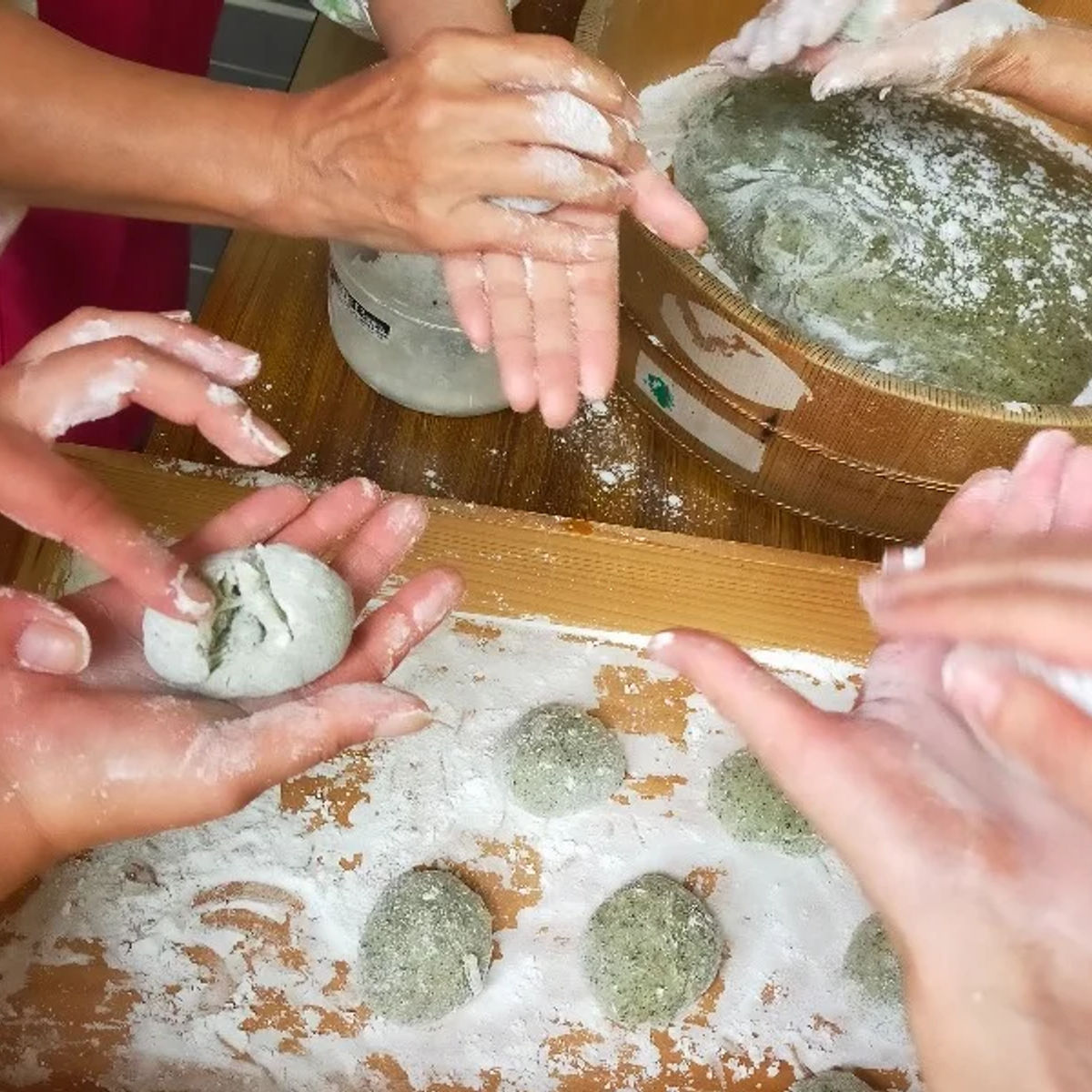 Artisanal Washi Paper and Mochi Making Experience in Kyoto
