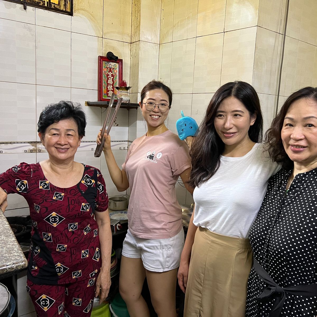 Auntie’s Home Cooking Class with Local Market Tour