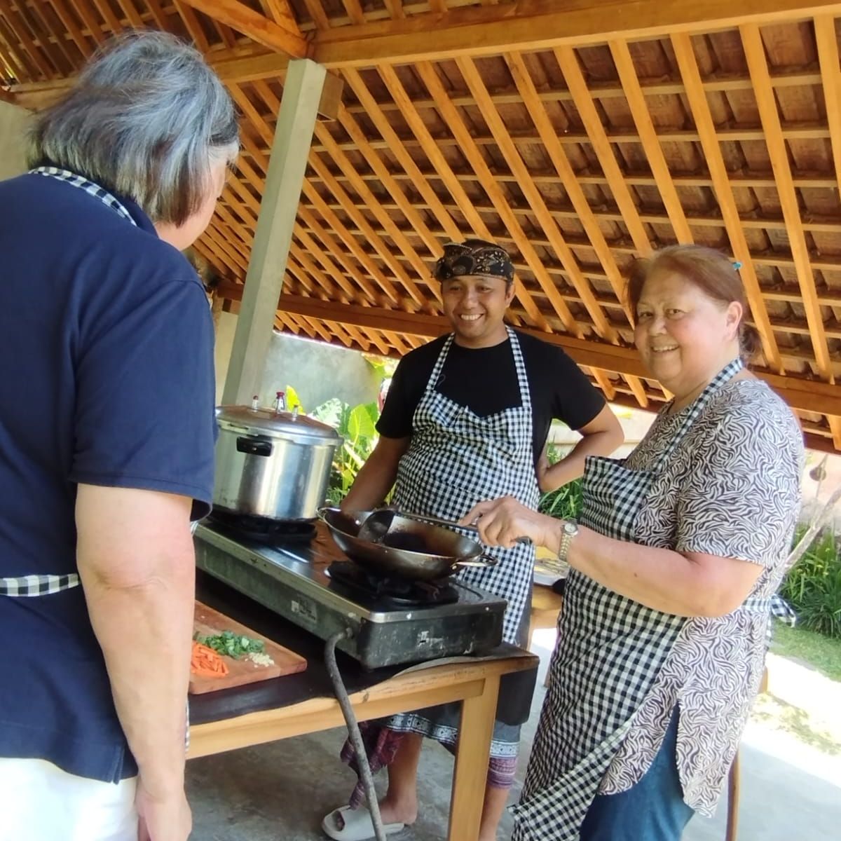 Authentic Balinese Cooking Class in Organic Farm with Market and Rice Field Tour