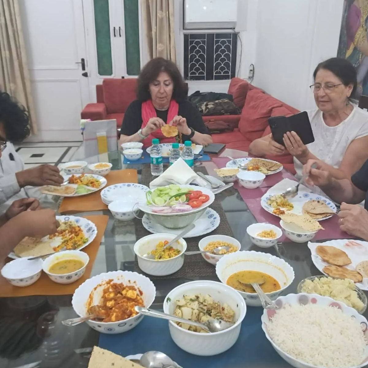 Pengalaman Memasak dan Rempah Gaya Rumah India yang Autentik