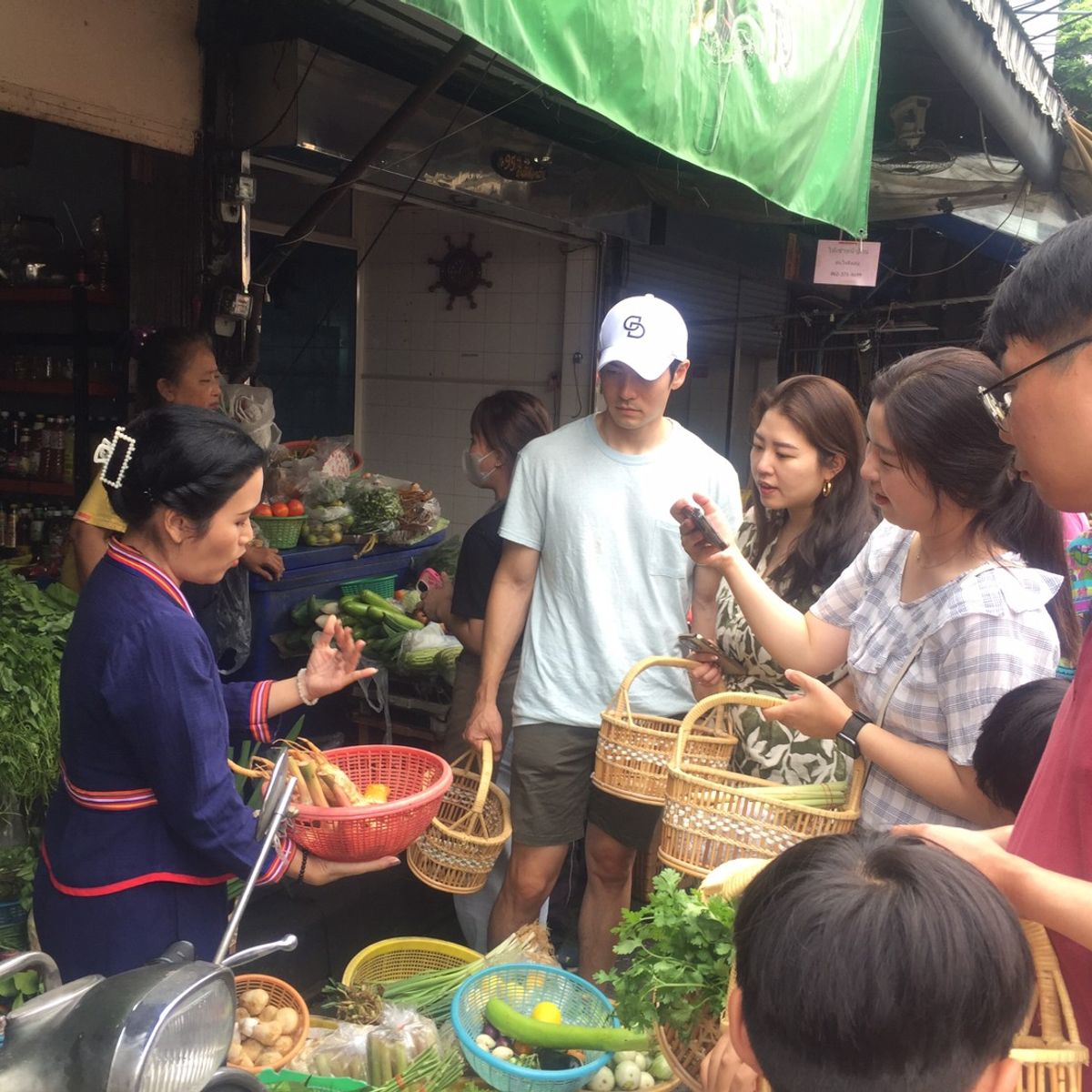 Explore a Morning Market and Cook Classic Thai Dishes in Silom