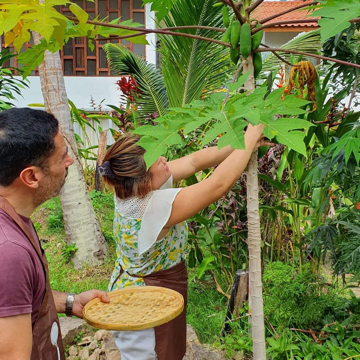 Learn to Make Thai Dishes in an Intimate Neighborhood