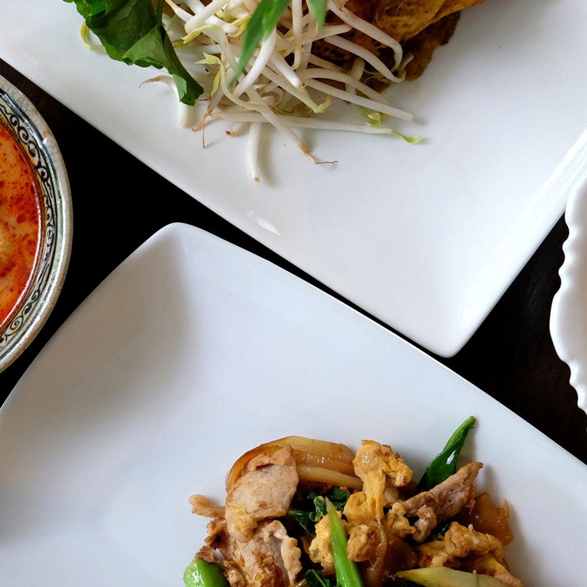 Cours de cuisine thaïlandaise Baipai dans un cottage thaï traditionnel avec un magnifique jardin