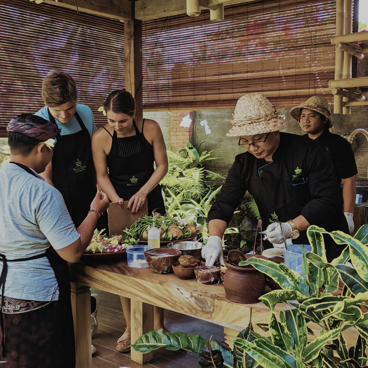 Balinese Cooking Experience and Market Tour with Lunch