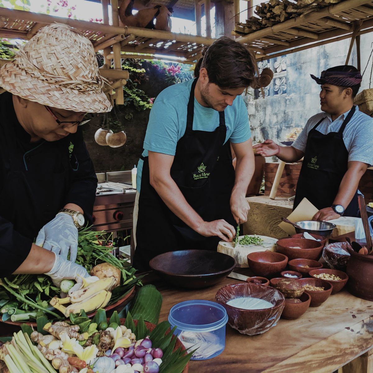 Balinese Cooking Experience and Market Tour with Lunch