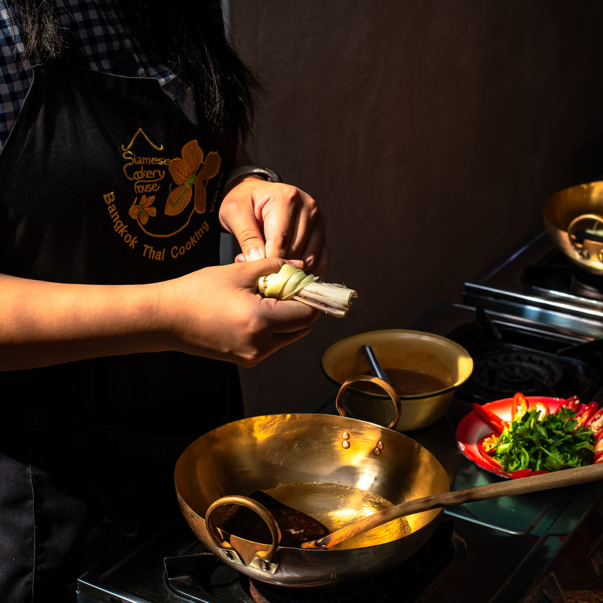Bangkok Thai Cooking Class in Traditional 100 Year Old House with Market Tour