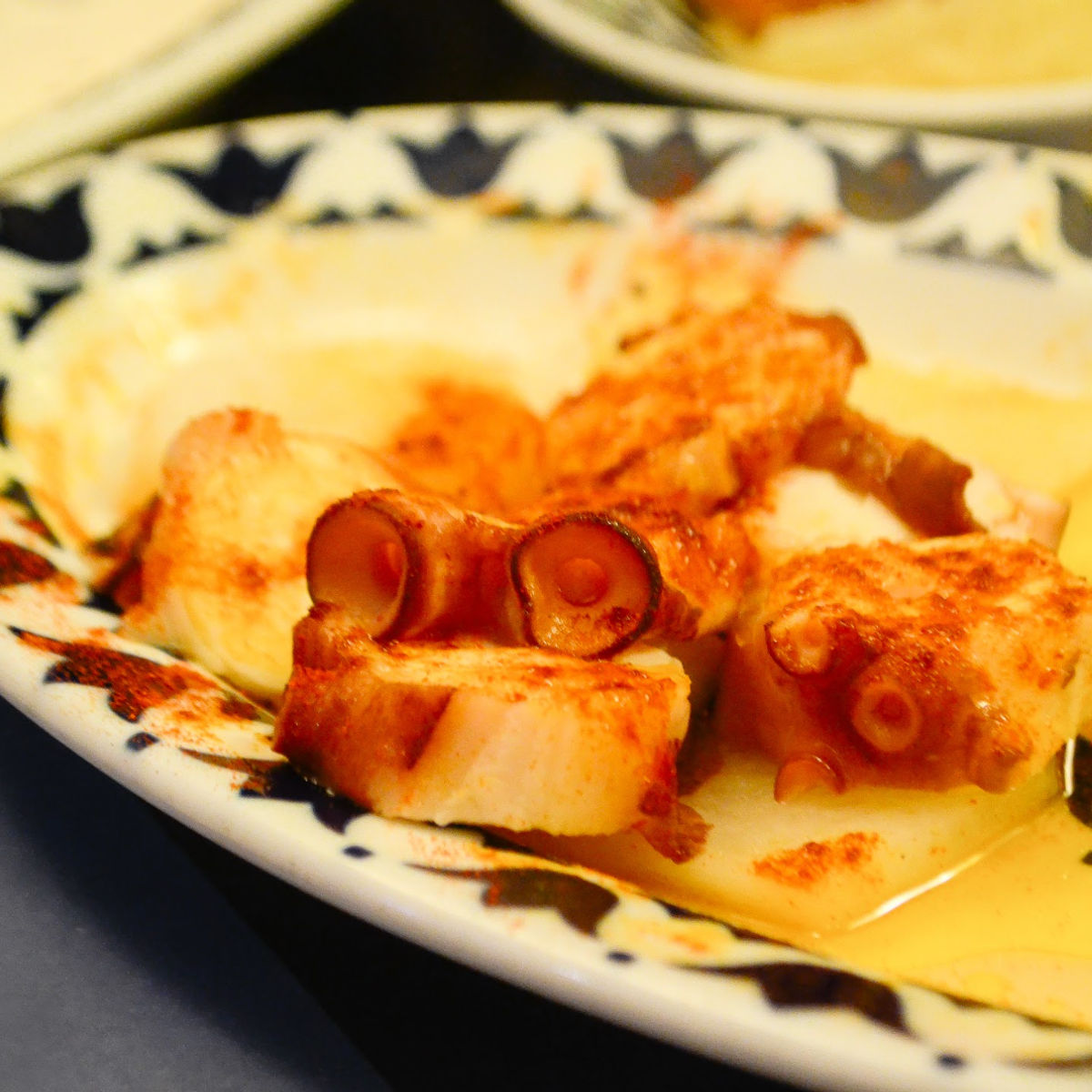 Barcelona Night Bike Tour with Local Tapas and Cava Stop