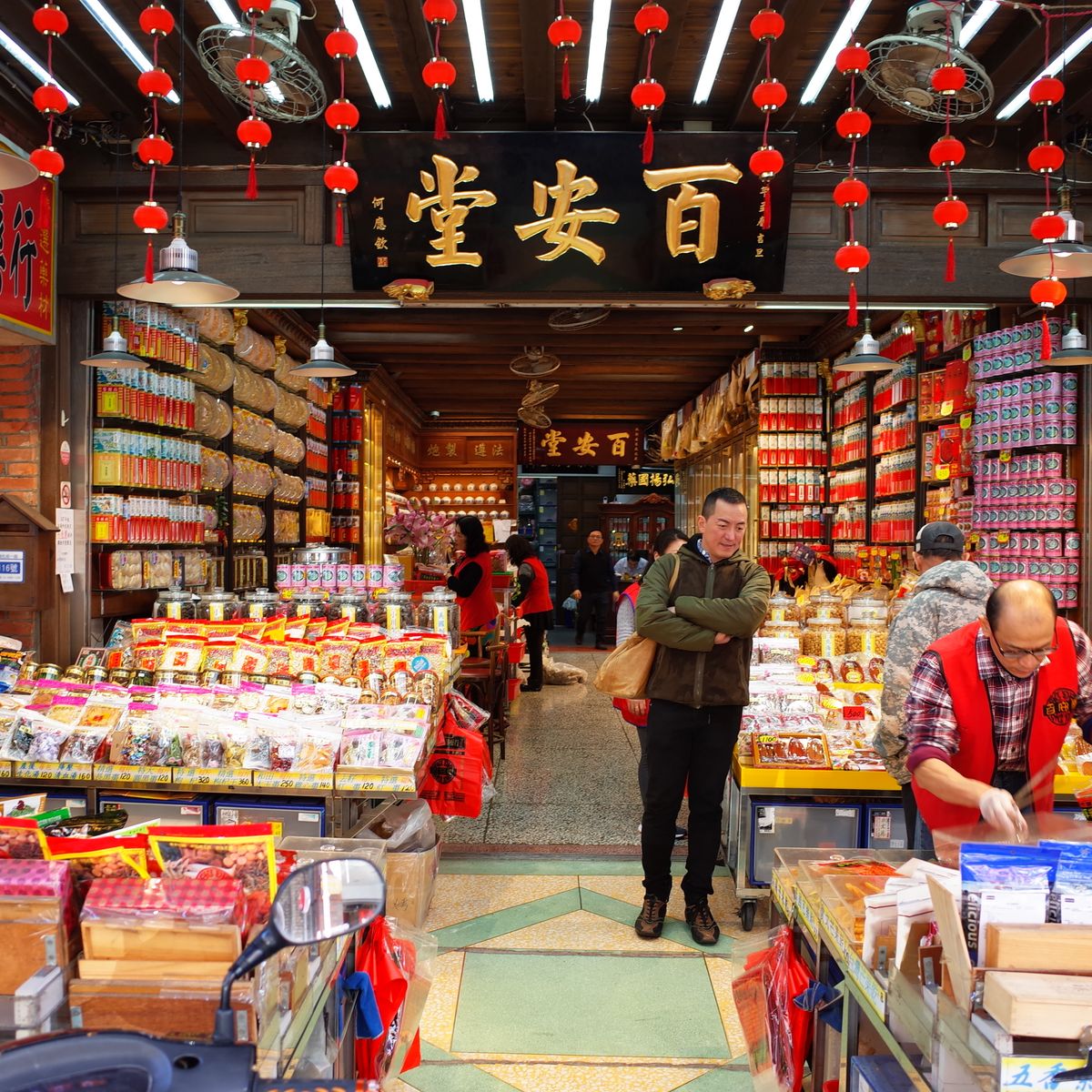 Be a Local Tea Drinker: A Walk Through Time and an Authentic Getaway in Old Taipei