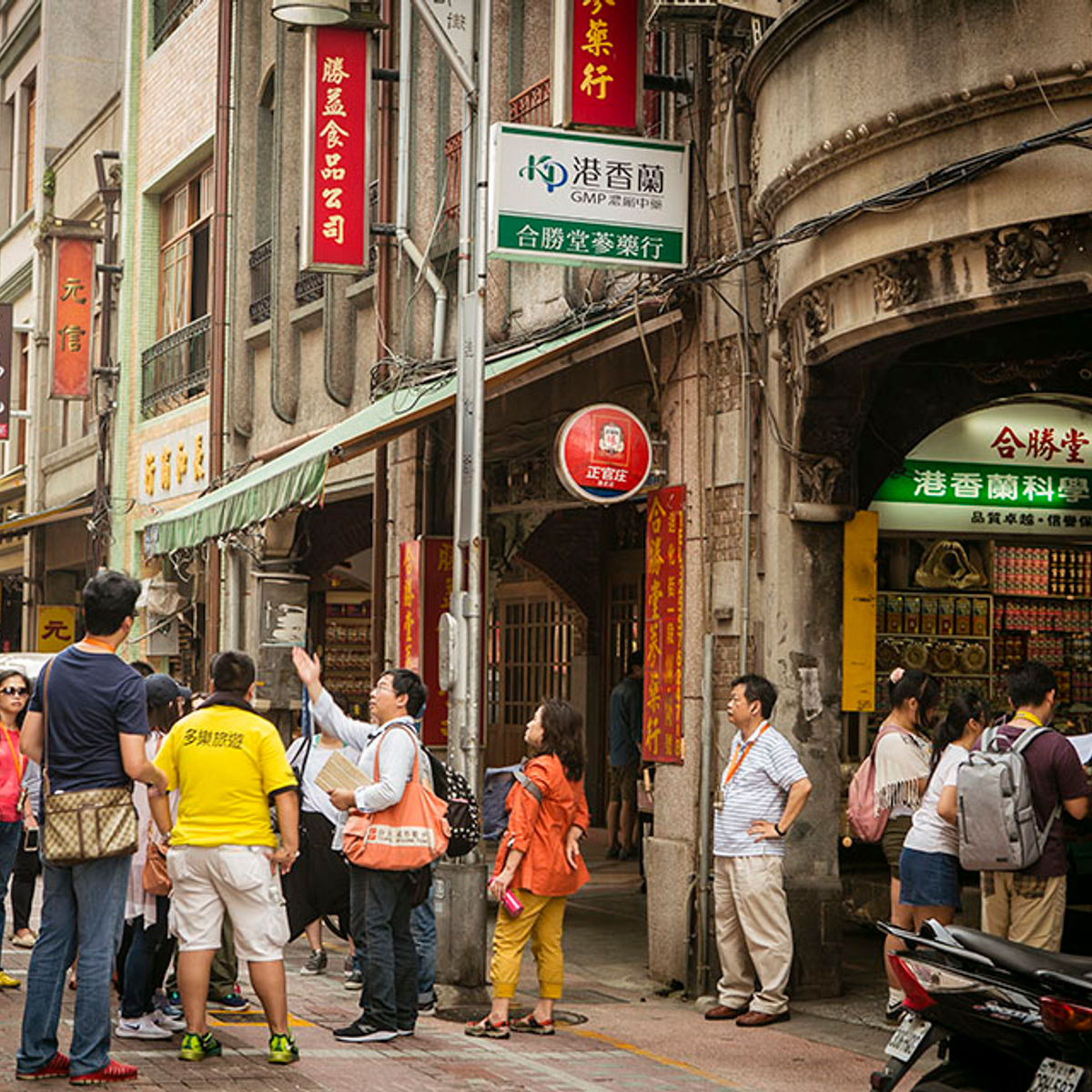 Be a Local Tea Drinker: A Walk Through Time and an Authentic Getaway in Old Taipei