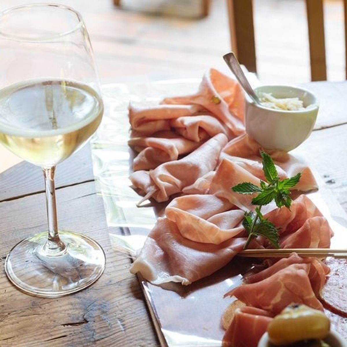 Bologna by Night: Guided Tour, Food & Wine Tasting