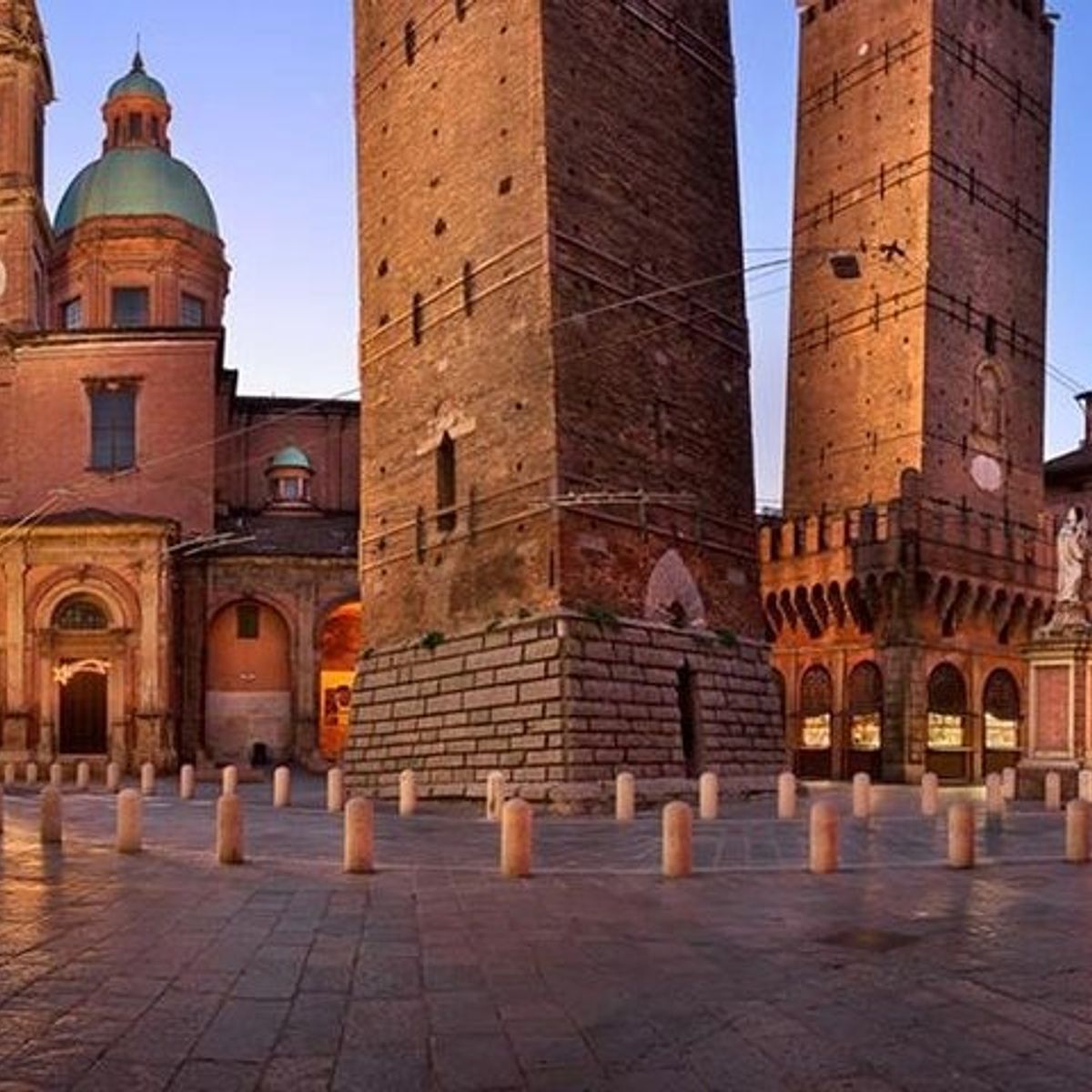 Bologna by Night: Guided Tour, Food & Wine Tasting