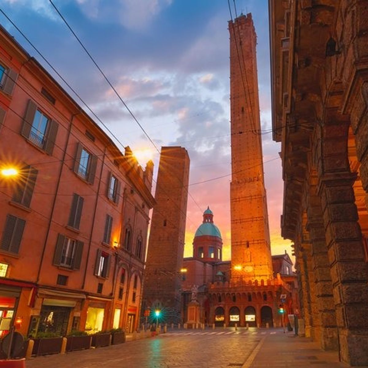 Bologna by Night: Guided Tour, Food & Wine Tasting