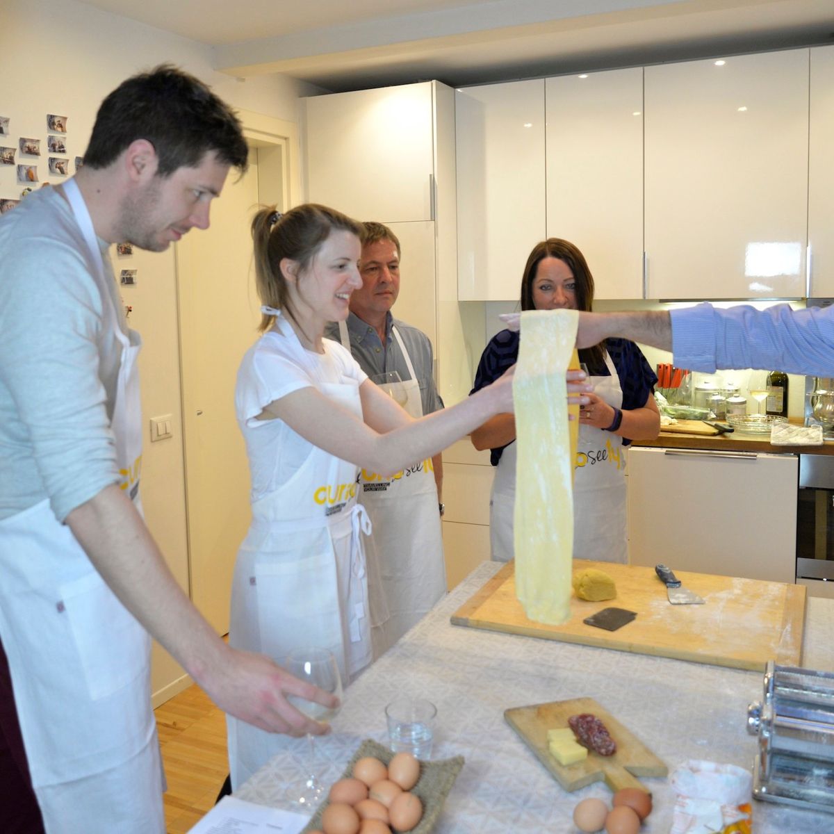 Bologna: Traditional Home Cooking Class with Lunch or Dinner