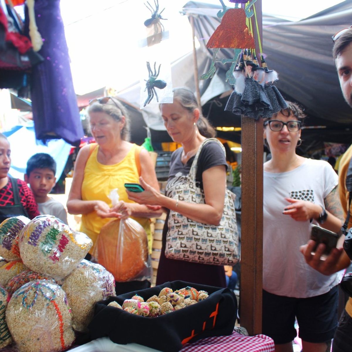 Build your Day of the Dead Ofrenda