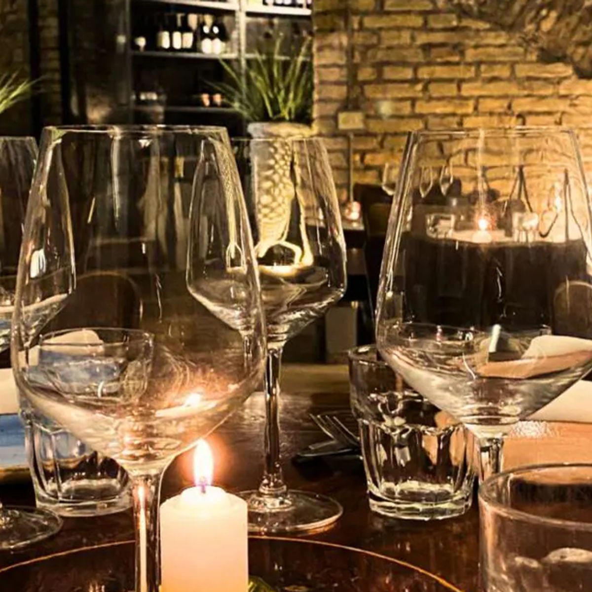 Weinbegleitendes Abendessen bei Kerzenschein in den römischen Bädern von Agrippa