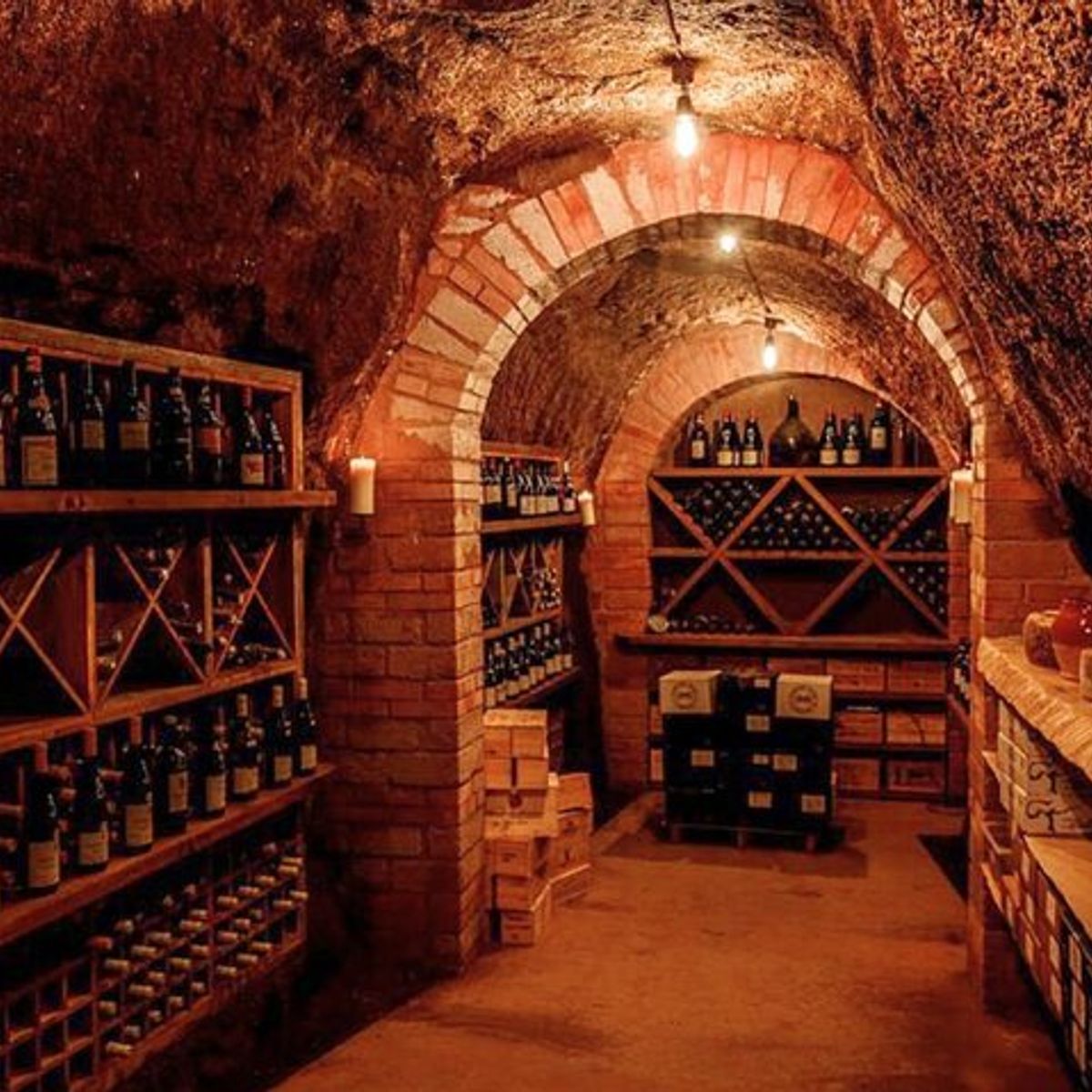 Candlelit Wine Tasting Experience in an Ancient Roman Cave