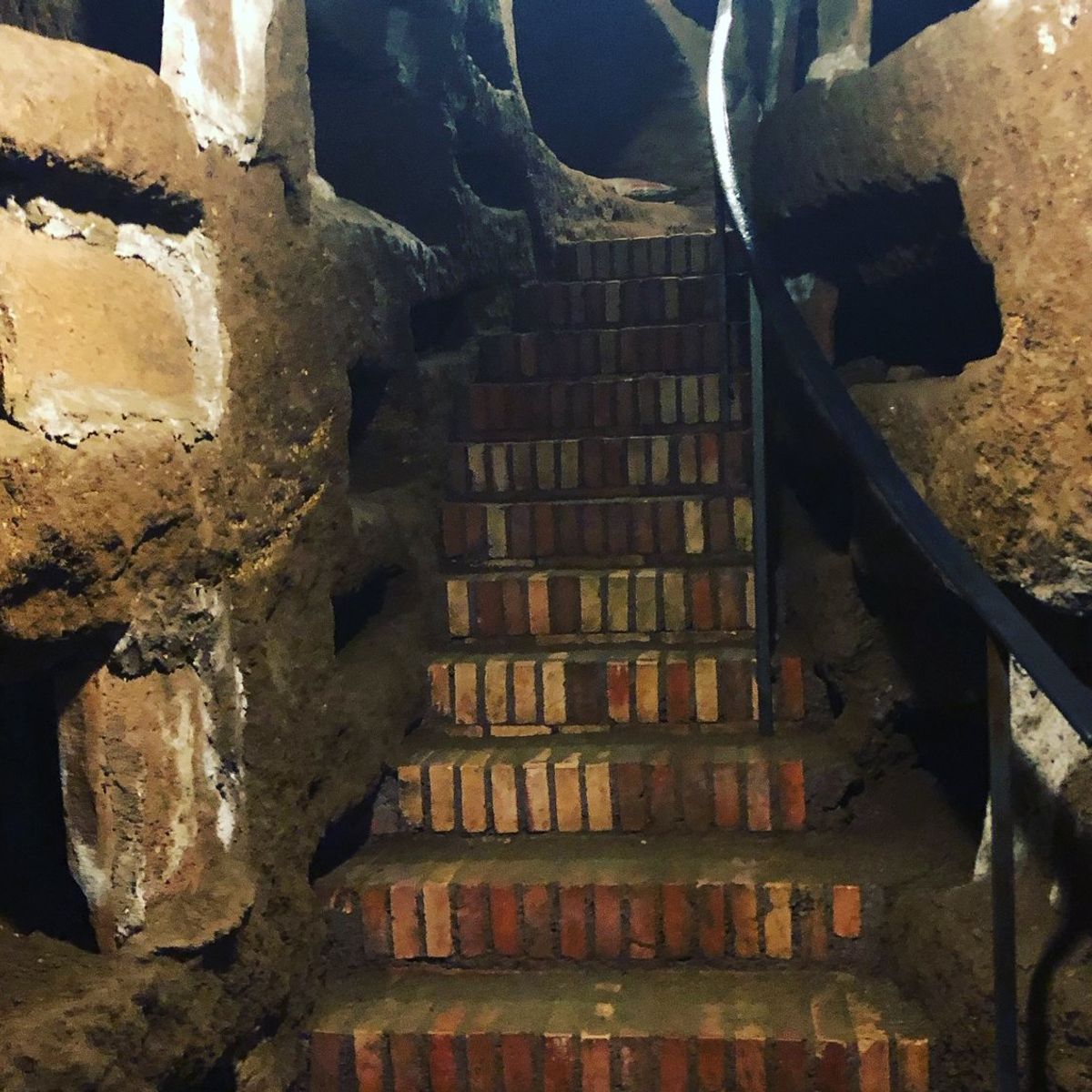 Catacombs Tour with Breakfast and Ice Cream in Rome