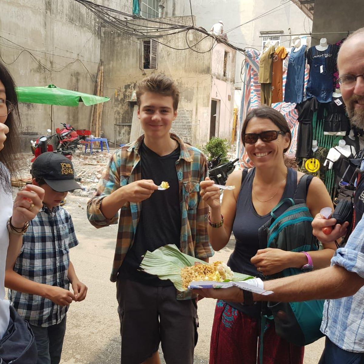 Vietnamese Home Cooking Class with a Local Chef & Fresh Market Tour
