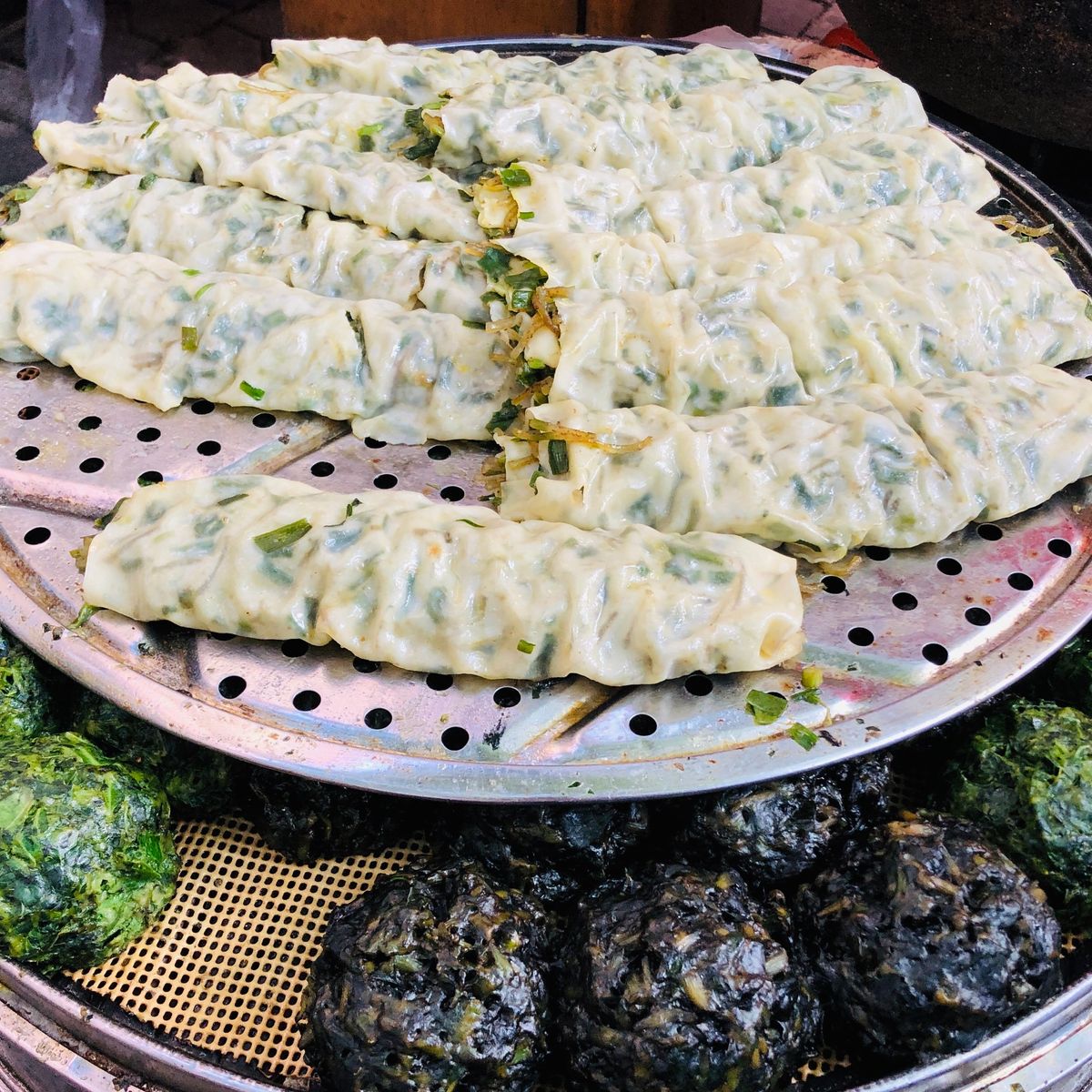 Xi'an Local Street Food Tour with TukTuk Ride