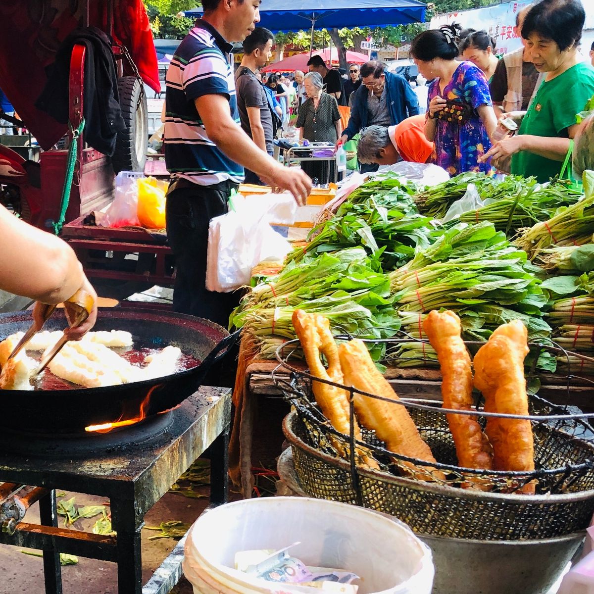 Chinese Steamed Buns (Baozi) Cooking Class with Market Tour