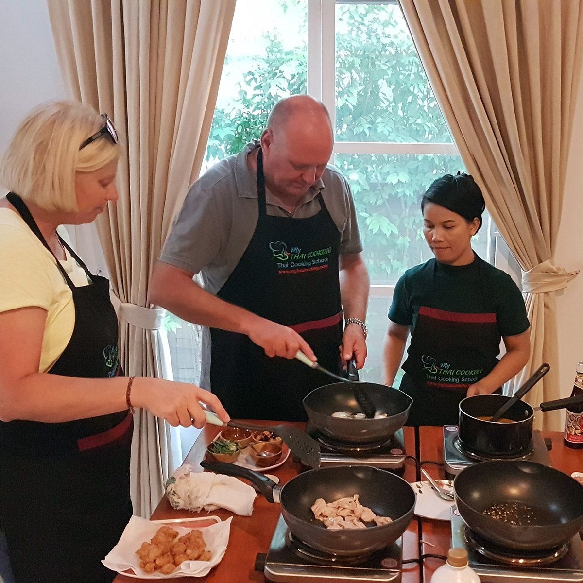 Choose Your Own Favorite Thai Dish Hands-on Authentic Thai Cooking Class with Local Market Tour