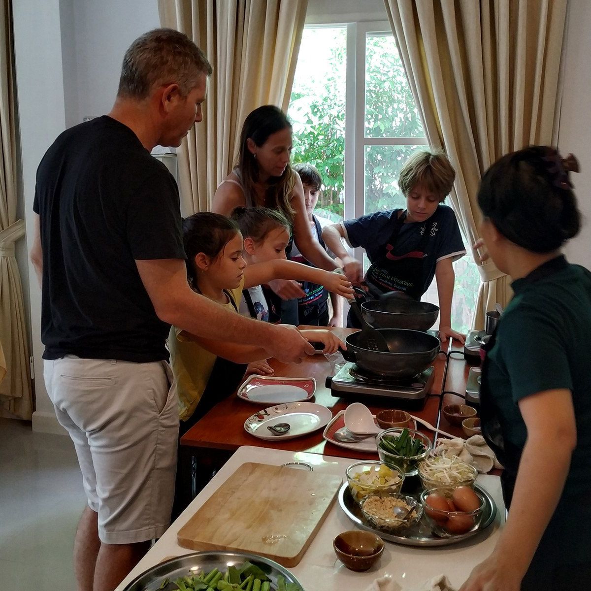 Choose Your Own Favorite Thai Dish Hands-on Authentic Thai Cooking Class with Local Market Tour